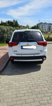 Mitsubishi Outlander cena 63960 przebieg: 178000, rok produkcji 2017 z Warszawa małe 106